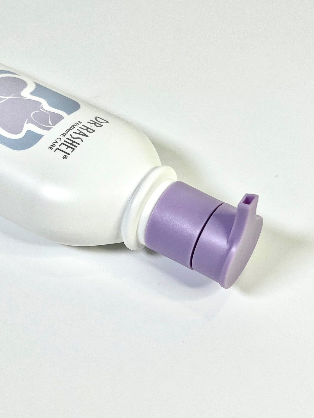 Dr. Rashel Soothing & Moisturizing Feminine Wash – pH Balancing & Odor Control